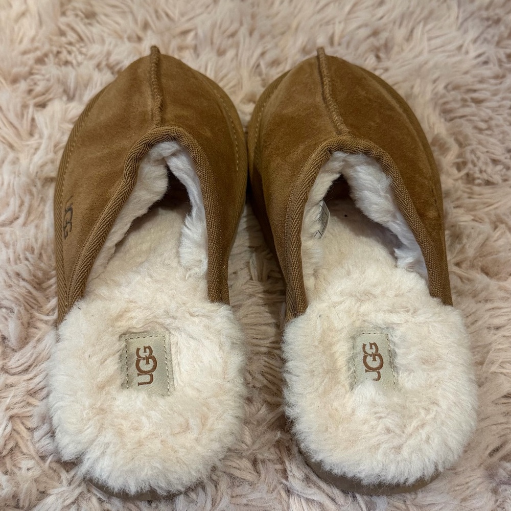 UGG Kids Slippers - Picture 2 of 6
